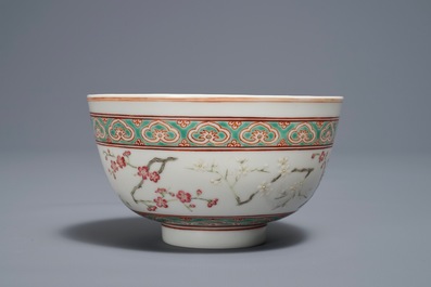 A Chinese famille rose bowl with floral design, Shen De Tang Zhi mark, 19/20th C.